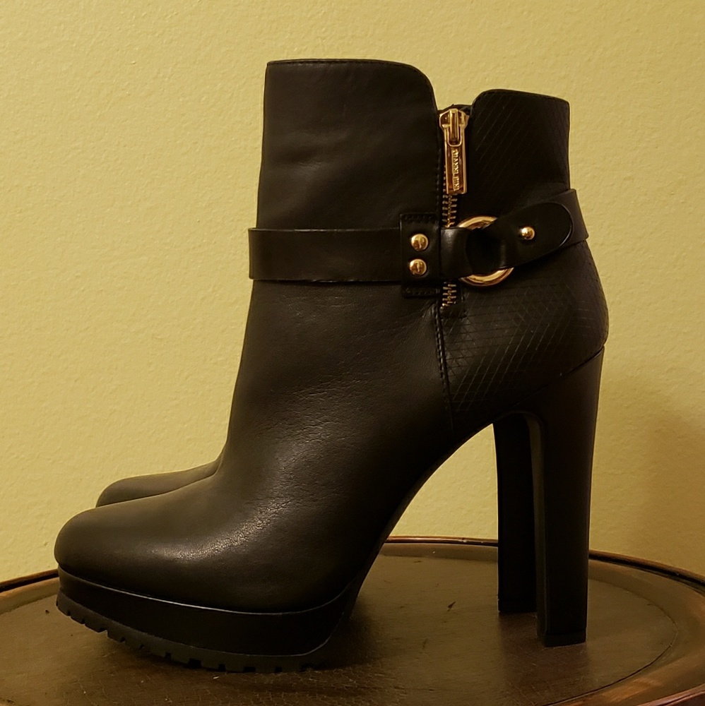Gianni Binni black high heel booties